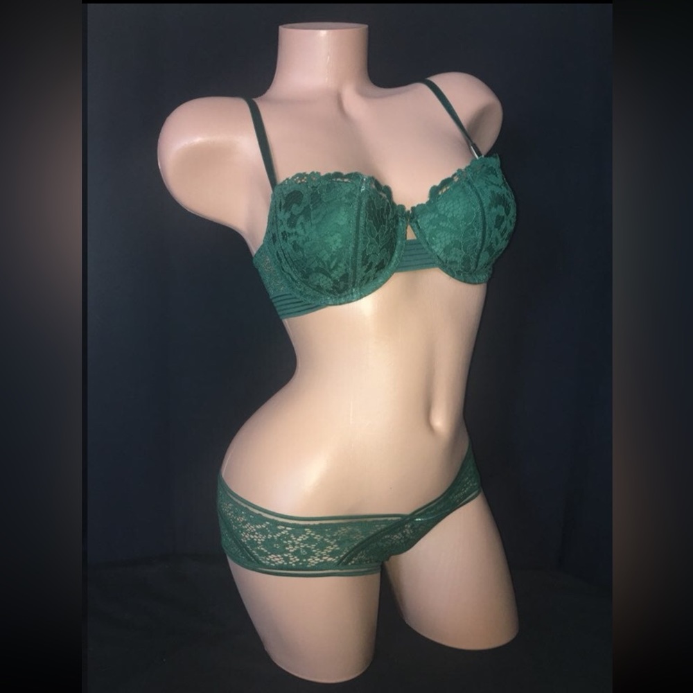 NEW Victoria’s Secret Bra & Panty Set